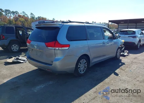 2012 Toyota Sienna Xle V6 8 Passenger z USA, uszkodzony, nr VIN 5TDYK3DC7CS203553